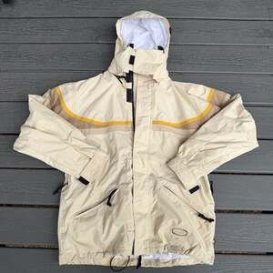 Vintage Quiksilver Boardwear Beige Hooded Technical Snow Ski Jacket
